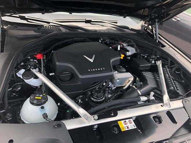 dong-co-lux-sa20 Nên chọn VinFast Lux SA2.0 hay Mercedes GLC 200?