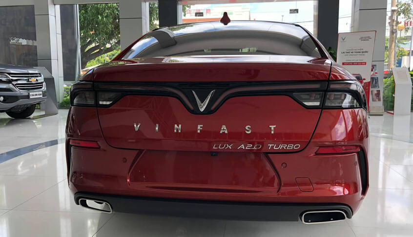thiet-ke-duoi-xe Đánh giá VinFast Lux A2.0 có xứng đáng là xe sang của người Việt?